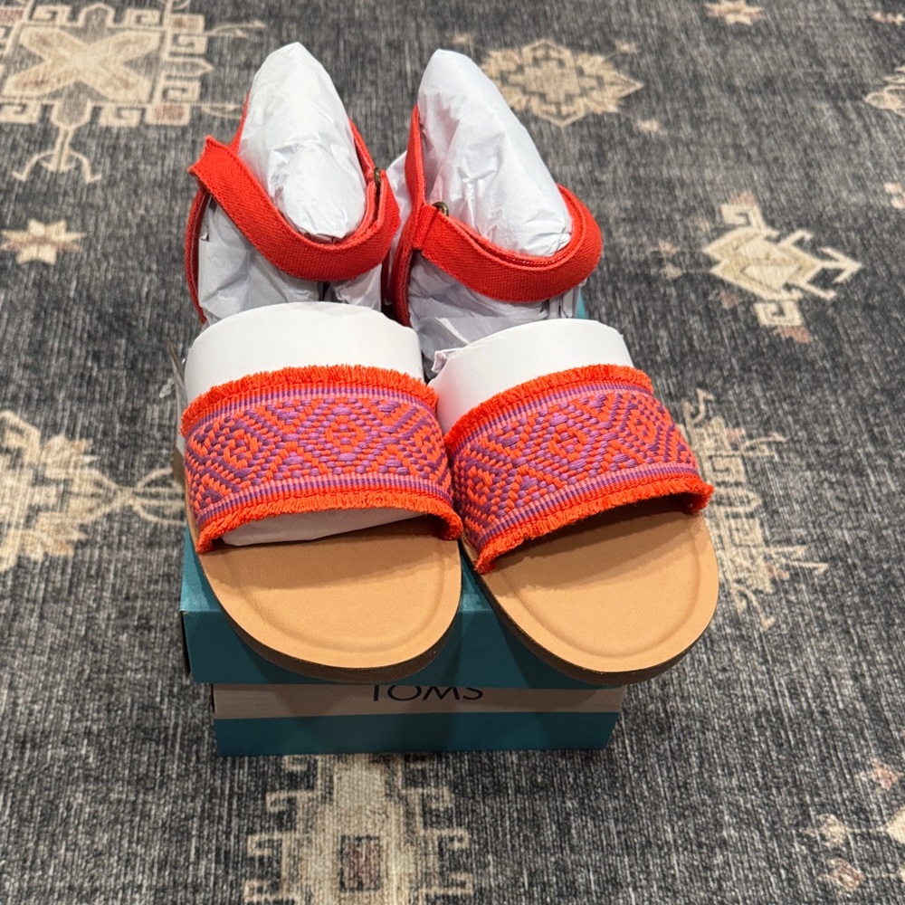 TOMS Youth Remi